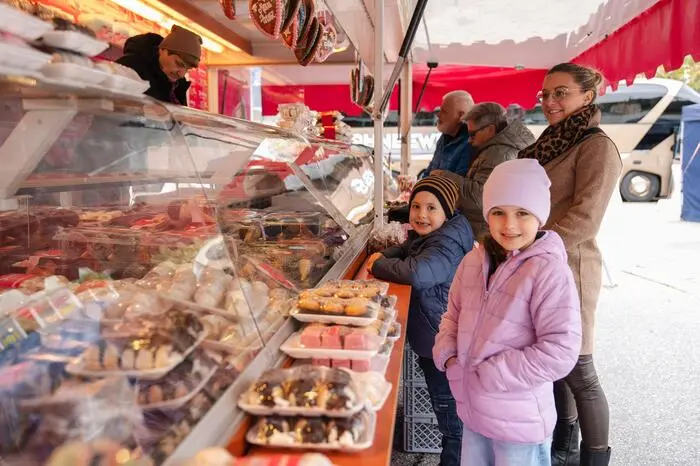 Im Freigelände rund um Stadtsaal und Messezelt waren wieder Jahrmarkt-, Kunsthandwerksstände, kulinarische Spezialitäten und die Autoschau zu finden.