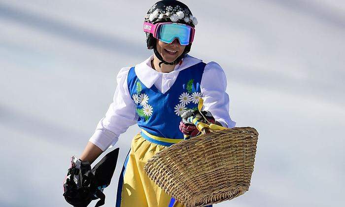 Frida Hansdotter nimmt Abschied vom Ski-Weltcup. In Tracht und mit Zimtschnecken