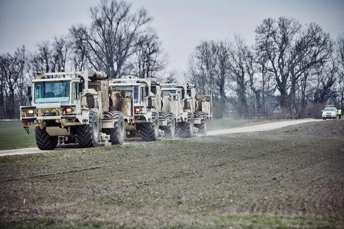 Solche Lkw fuhren in steirischen Gemeinden auf, um Heißwasser unter der Erde zu lokalisieren