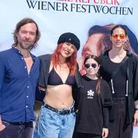 Herwig Zamernik holt als musikalischer Leiter der Festwochen-Eröffnung Lara Hulo, Marichka Shtyrbulova und Counter-Tenor Steve Katona auf die Bühne