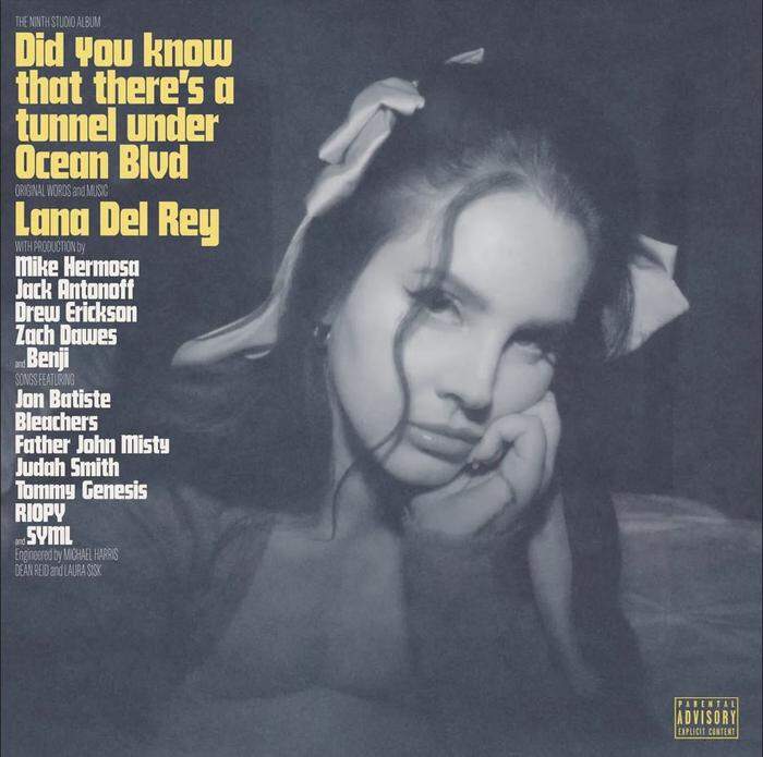 Lana Del Rey. <strong>Did you know that there‘s a tunnel under Ocean Blvd. Universal. </strong>
<strong>Das neunte Studioalbum der gefeierten Singer-Songwriterin, 16 Tracks und Zwischenspiele mit Beiträgen von Father John Misty, Tommy Genesis, Jon Batiste, Bleachers und anderen. </strong>