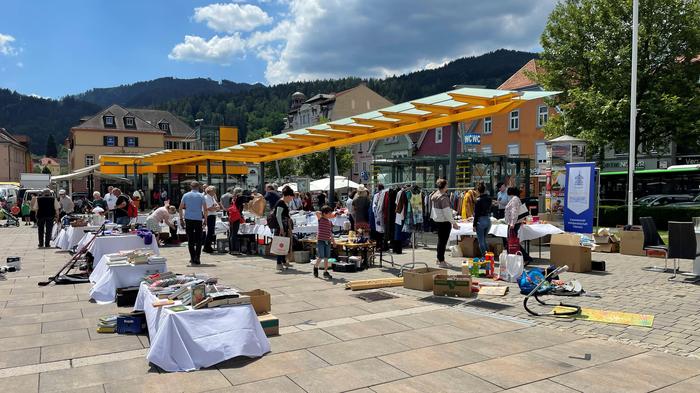 Über 20 Rotary-Mitglieder und Angehörige verkaufen an den Ständen am Hauptplatz