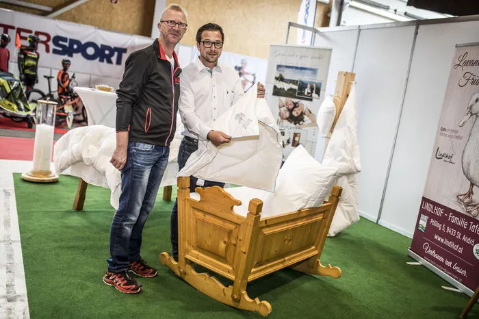 Am Sonntag spielen „Die 3 Kärntner“ beim Frühschoppen ab 10 Uhr auf, um 13 Uhr geben WAC-Spieler Autogramme.
