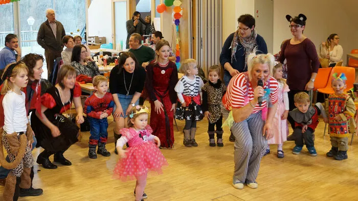 Beim Boogie Woogie tanzten die Eltern mit ihren Kindern. Klicken Sie sich durch die Bilder. . .
