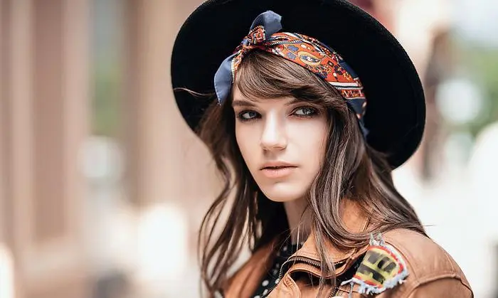 Frisuren mit Tüchern kaschieren des Ansatz