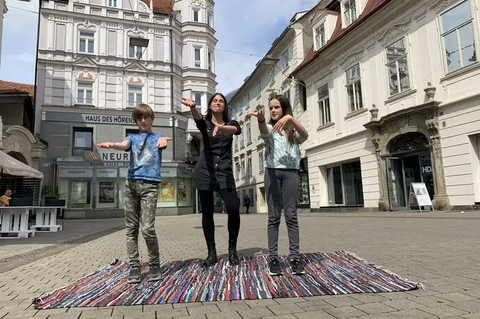 Am Freitag gibt es dann ab 20.30 Uhr das Video per Projektion auf einer Hausfassade auf dem Mariahilferplatz - und die Massen werden die Schritte der neuen "Stars des Straße" nachtanzen.