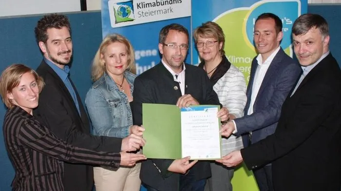 Bei der Urkundenverleihung: Johannes Schmid ist Klimaschutzbeauftragter