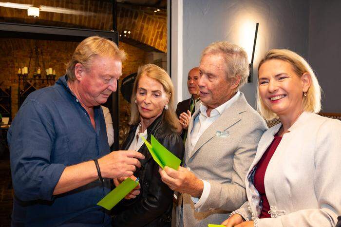 Ebenfalls Teil der Jury: Sänger und Schauspieler Peter Kraus mit Frau Ingrid, Gastronom Franz Grossauer und die Weinakademikerin Anna Schachner 