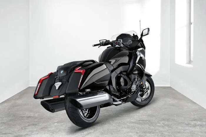 Zum opulenten Look passt der Sechszylinder-Reihenmotor mit 160 PS.