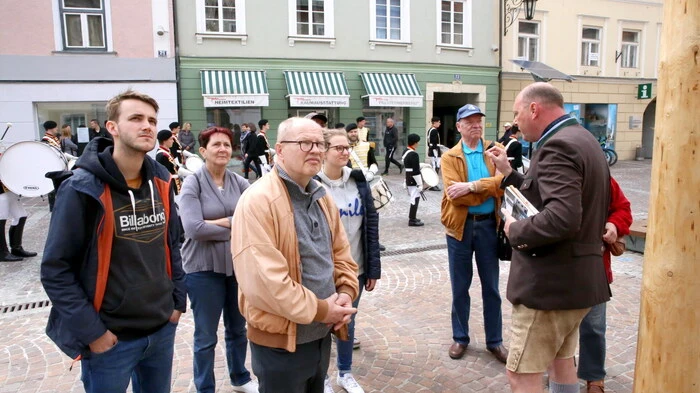 Bis Oktober besteht ab sofort an jedem Freitag die Möglichkeit, an spannenden Stadtführungen durch die Herzogstadt teilzunehmen. 