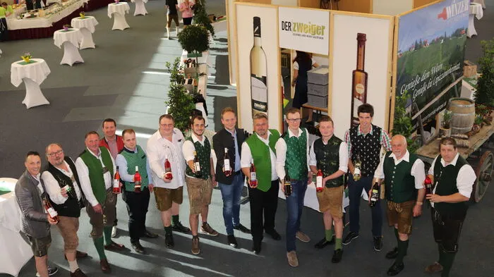 1200 Flaschen Wein, 100 Kilogramm Käse, 100 Kilogramm Brot und 3000 Portionen Fingerfood - so viel zu den Zahlen bei der siebten Jahrgangspräsentation der Winzer der Lipizzanerheimat, die am Wochenende im Freizeitzentrum Stallhofen über die Bühne ging.