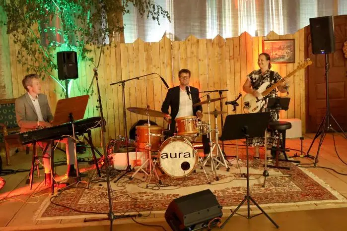 Für die schwungvollen Rhythmen sorgte das Tanzorchester Martini Rosso aus Graz. 