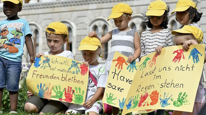 Auch Kinder setzten sich in der Vorwoche vor dem Wiener Rathaus für den Erhalt ihrer Kindergärten
