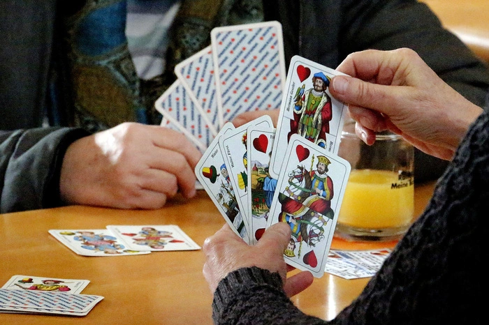 Die Kartenspieler trafen sich drei Tage lang...