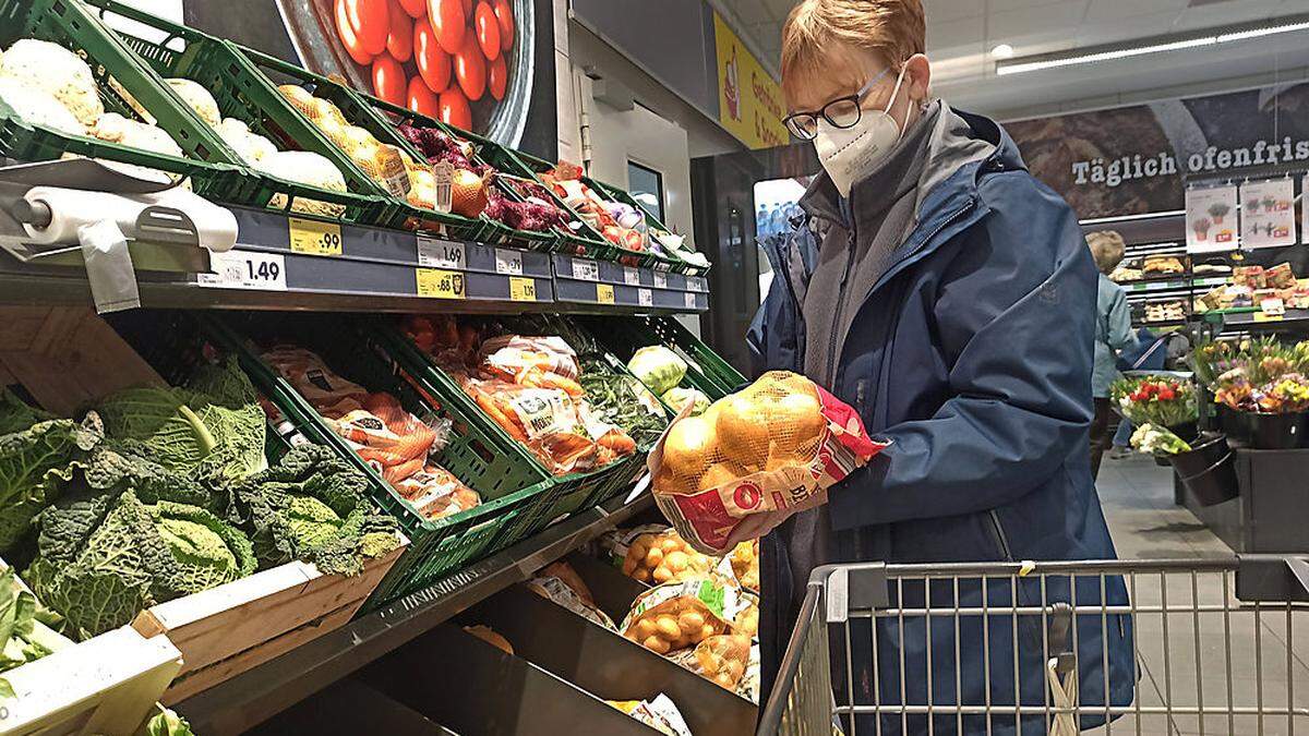 Einkaufen im Supermarkt: Eine Versorgungskrise gibt es nicht, aber steigende Preise