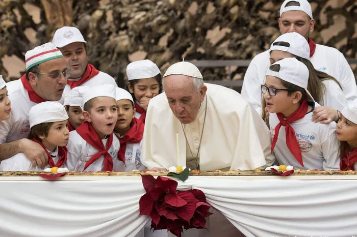 Am Vormittag traf der Papst die Kinder und die freiwilligen Helfer des Gesundheits- und Sozialzentrums in der Aula Nervi im Vatikan im Rahmen einer privaten Audienz.