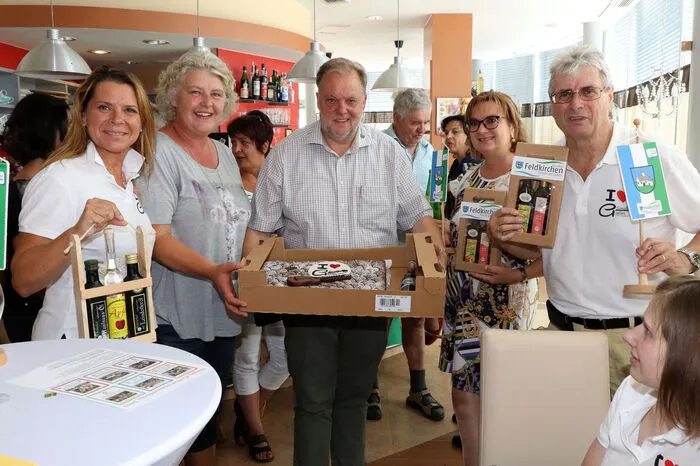 Dabei gab es einen Empfang durch dem Bürgermeister  Martin Treffner im Caffe &amp; Bistro "Al Dente" von Gabi Schabus. Sie waren danach zwei Tage auf Urlaub auf der Hochrindl und am Ossiacher See unterwegs. Dabei sind sie viele gewandert und haben überall fleißig mit ihren Gitarren aufgespielt und für tolle Stimmung gesorgt! "Und wir kommen gerne wieder", so GF Sandra Fakler!