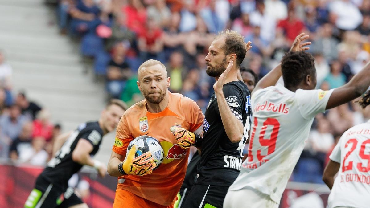 Salzburg-Torhüter Alexander Schlager und Sturms Jon Gorenc Stankovic hatte viel zu tun