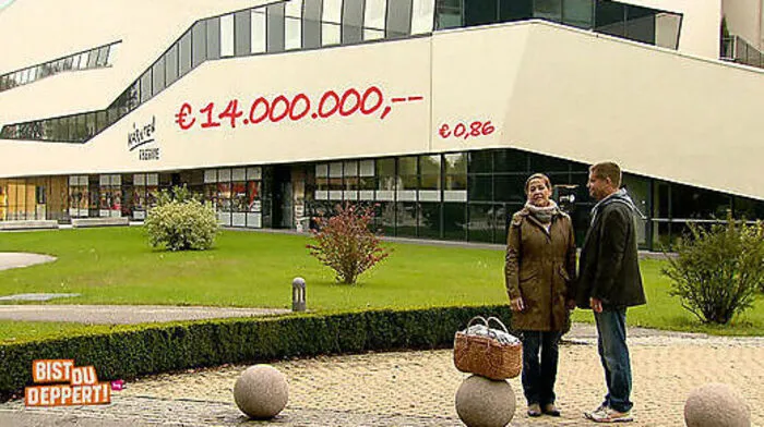 Weinzettl und Rudle vor der Kärnten Therme