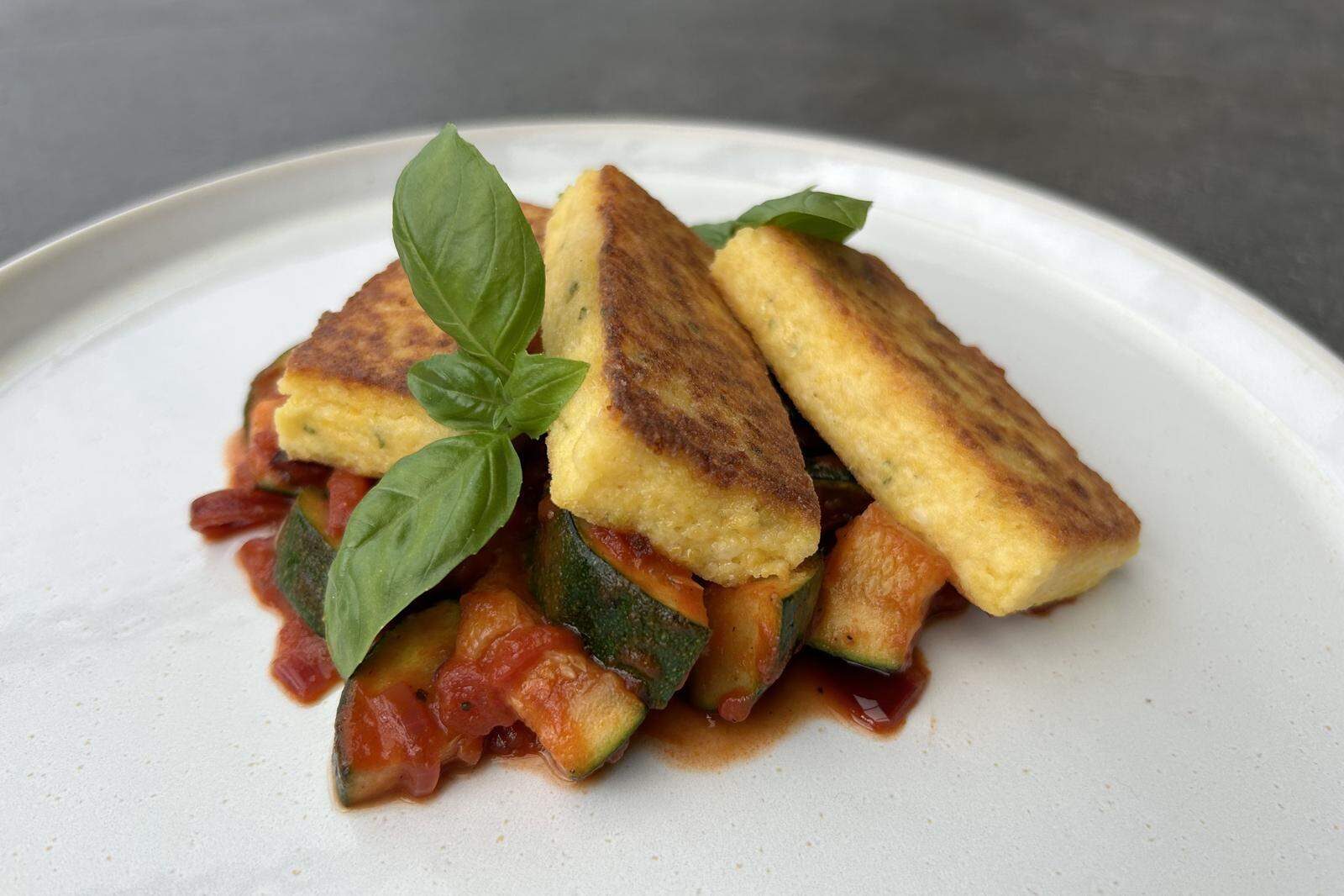 Tolle Rezepte für wenig Geld: Gebratenen Polenta-Schnitten | Zucchini ...