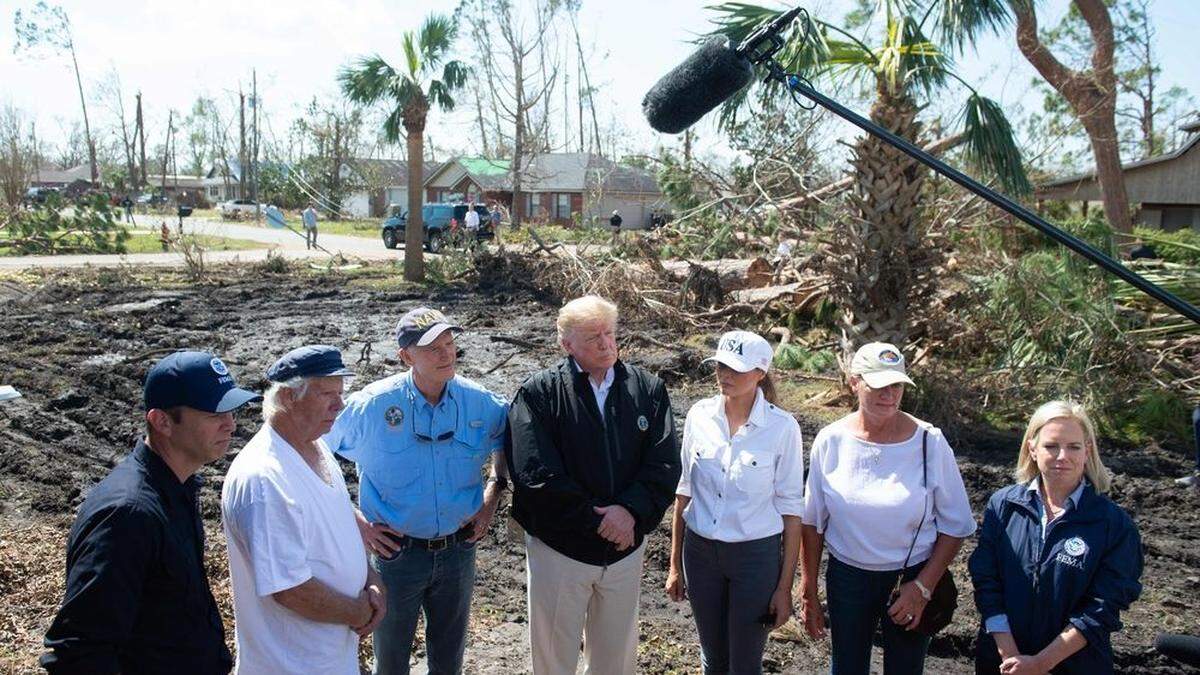 Trump bei seinem Besuch in Florida nach Hurrikan Michael im Vorjahr