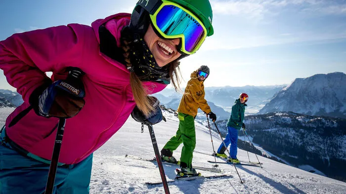 Die Schnee-bären sind los: Erleben Sie pures Skivergnügen zum günstigen Preis mit der Saisonkarte im Vorverkauf