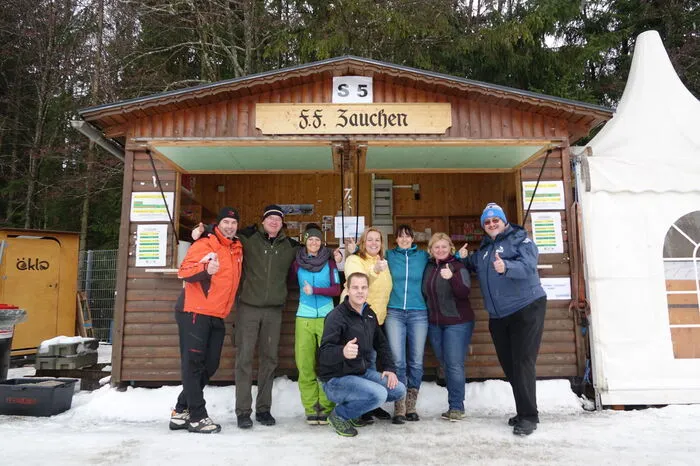 Seit 1973 hat die Freiwillige Feuerwehr Zauchen ihren Stand am Kulm, ihre Spezialität: Kulmtee mit ganz viel Zwetschkenschnaps.