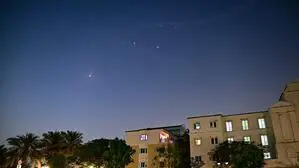 Rauch am Himmel über Dubai: AFP-Korrespondenten hörten laute Explosionen  - seit Samstag werden die Drohnenattacken geflogen