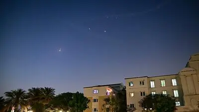 Rauch am Himmel über Dubai: AFP-Korrespondenten hörten laute Explosionen  - seit Samstag werden die Drohnenattacken geflogen