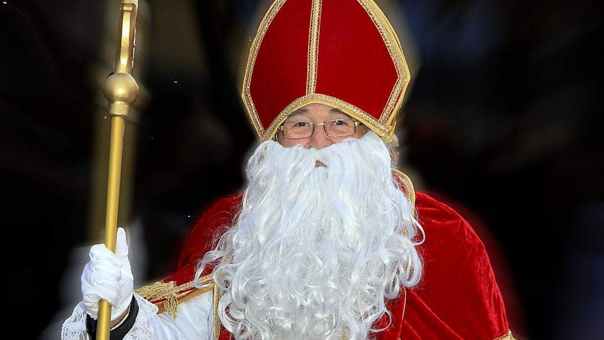 Der Nikolo besucht die Kinder in Althofen am 5. Dezember