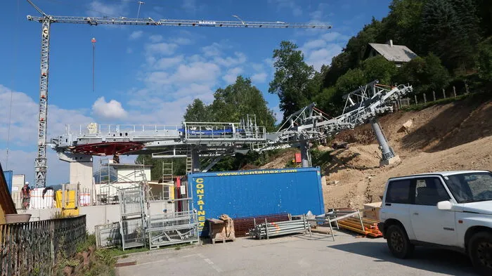 Seit 3. Juni wird die als "Bürgeralpe Express" bezeichnete Gondelbahn in Mariazell gebaut.