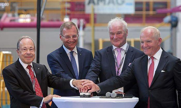 Erich Hampel (Vorstandsvorsitzender B&C Privatstiftung), Thomas Stelzer (Landeshauptmann OÖ),  Wolfgang Hofer (Vorstandsmitglied B&C Privatstiftung), Helmut Wieser (Vorstandsvorsitzender AMAG Austria Metall AG)