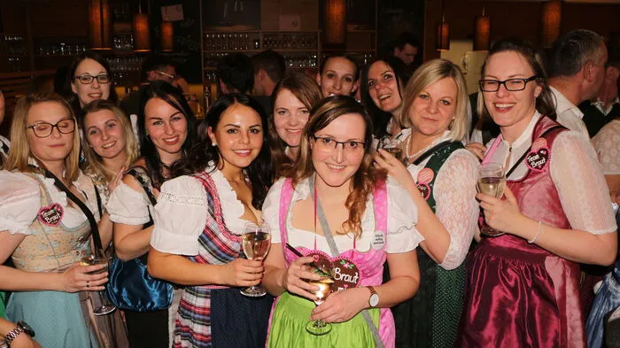 Zahlreiche Gäste fanden sich auch beim 40. Ledigenball auf der Brandlucken beim Naturhotel Bauernhofer ein.