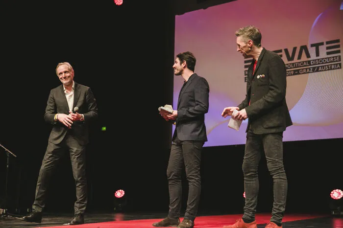 Die Festivalmacher Bernhard Steirer (Mitte) und Daniel Erlacher (rechts) begrüßten Kulturstadtradt Günter Riegler (links).