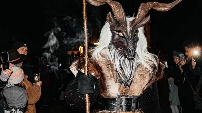 Bei der Raunacht in Heiligengeist sorgen Perchten und Tierwesen für mystische Stimmung