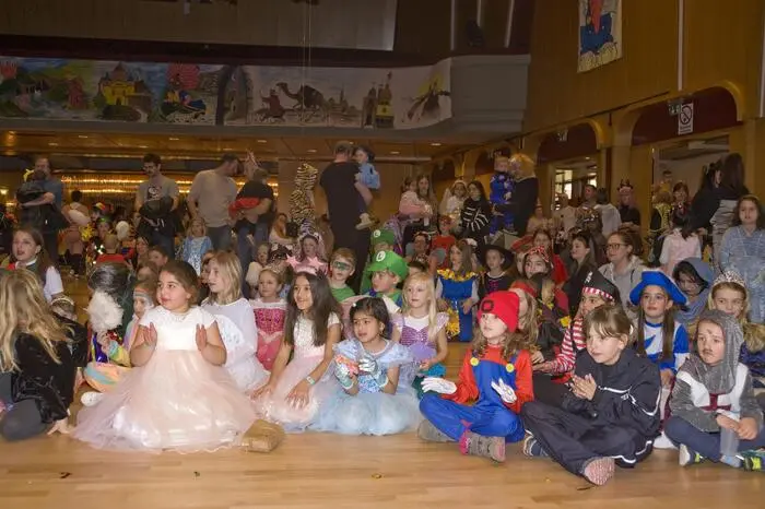 Rund 1000 kleine und große Gäste trafen sich, um ein paar Stunden gemeinsam Fasching zu feiern. Das Unterhaltungsprogramm war wie immer sehr abwechslungsreich
