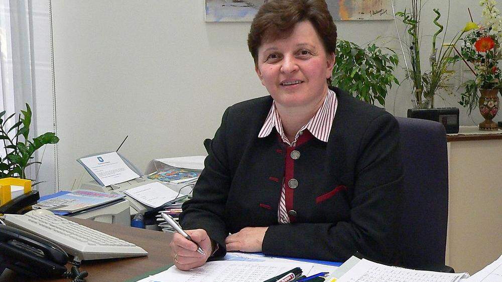 Hat Vertrag mit neuem Pächter unterzeichnet: Bürgermeisterin Regina Schrittwieser