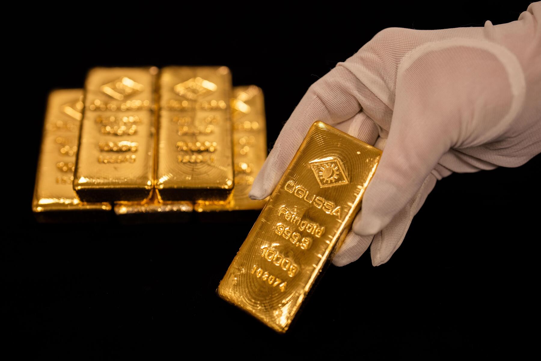 Mann aus Bayern kauft Tresor und entdeckt darin Goldbarren