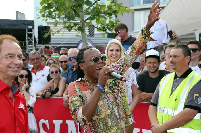 21. Internationales Sportwagenfestival, große Parade vor dem Casino Velden
