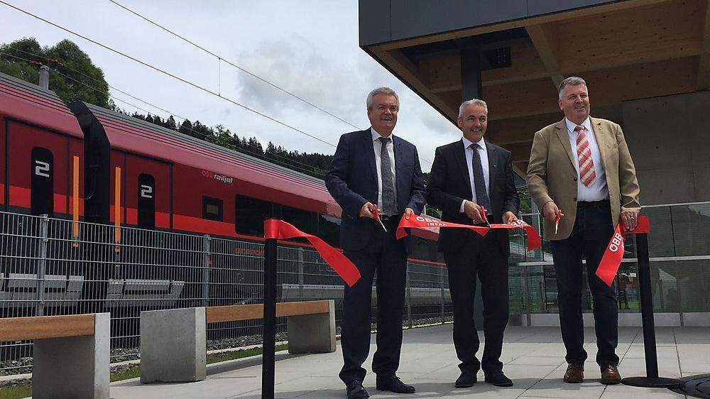 Eröffnung des neuen Bahnhofs in Scheifling mit Landesrat Anton Lang, Bürgermeister Gottfried Reif und ÖBB- Regionalleiter Siegfried Moser
