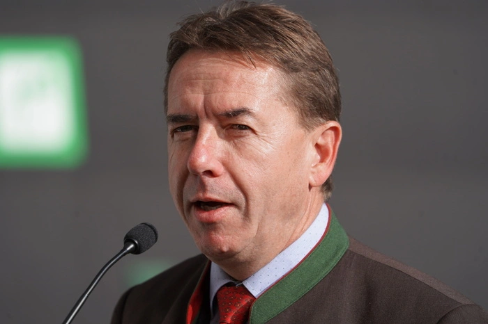 Bürgermeister Angerer bedankt sich bei den Ideenlieferanten, den Fördergebern, Grundstücksbesitzern und den bauausführenden Firmen.
