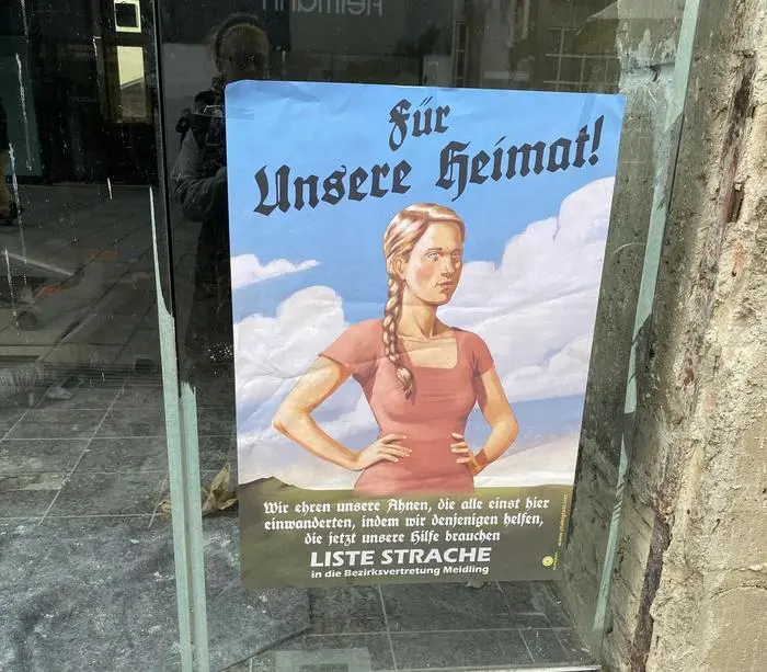 Wahlplakat einer Satiregruppe, die unter dem Namen „Liste Strache“, in Anlehnung an das „Team Strache“ von HC Strache, im NS-Stil von Leni Riefenstahl in Wien verbreitet..