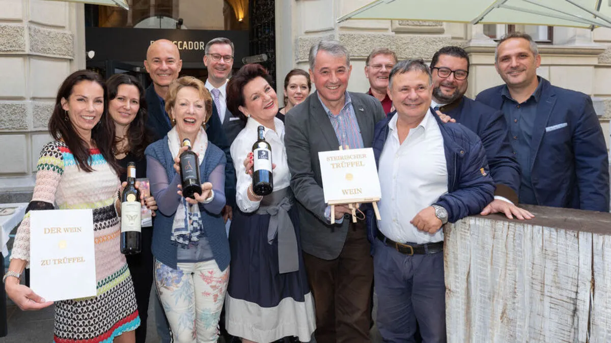 Sie mussten Montagfrüh gleich 10 Weine verkosten: Potzinger, Genner-Schauer, Penkoff, Schachner, Weikhard, Hutter, Pichler, Luttenberger, Pferzinger, Andreadis, Icardi, Perna