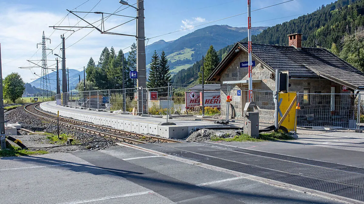 Längere Wartezeiten müssen Verkehrsteilnhemer an der Eisenbahnkreuzung Tassenbach in Kauf nehmen 