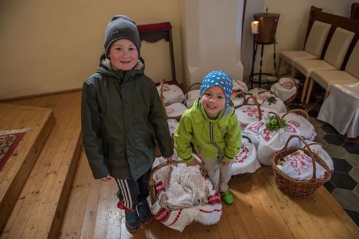 Übrigens, als Weihe im engeren Sinn kann dieses Brauchtumzwar nicht bezeichnet werden, geweiht werden könnennur Menschen und Kirchen.