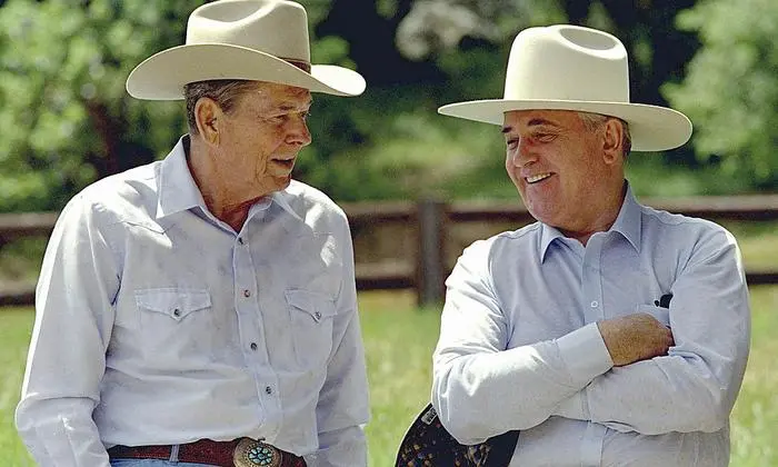 Mit Ronald Reagan entwickelte sich eine Freundschaft: 1991 in Santa Barbara