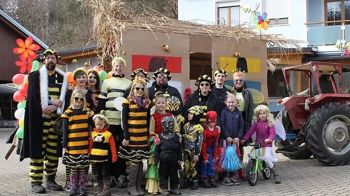 Motto des Klein St. Veiter Fasching: "Bienen, Blumen und Fabelwesen"