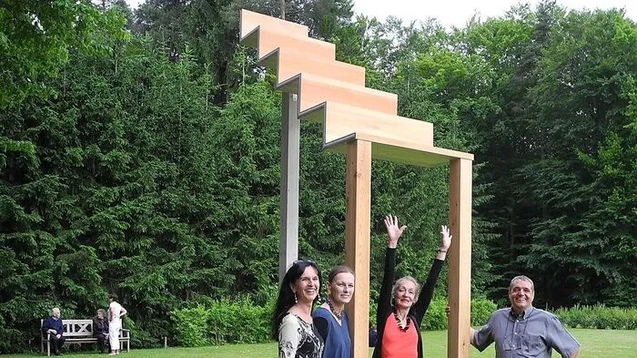 Ingrid Gasser, Christine Wetzlinger-Grundnig, Gertraud Weiss-Richter mit ihrer Himmelstreppe und Franz Gasser