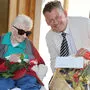 Bürgermeister Christian Scheider feierte mit Hildegard Schmidt ihren 100. Geburtstag