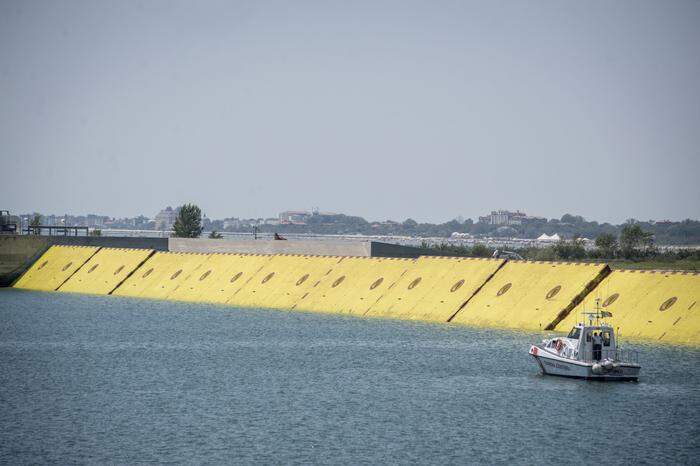 Seit 30 Jahren ist die Rede vom Sturmflutsperrwerk an der Lagune von Venedig